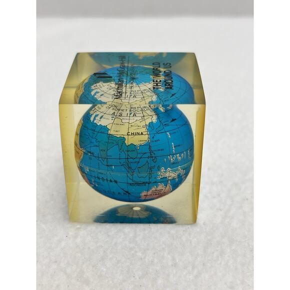 Vtg Floating Globe Lucite Acrylic World Earth Paperweight 2" Cube Advertising - Picture 6 of 14